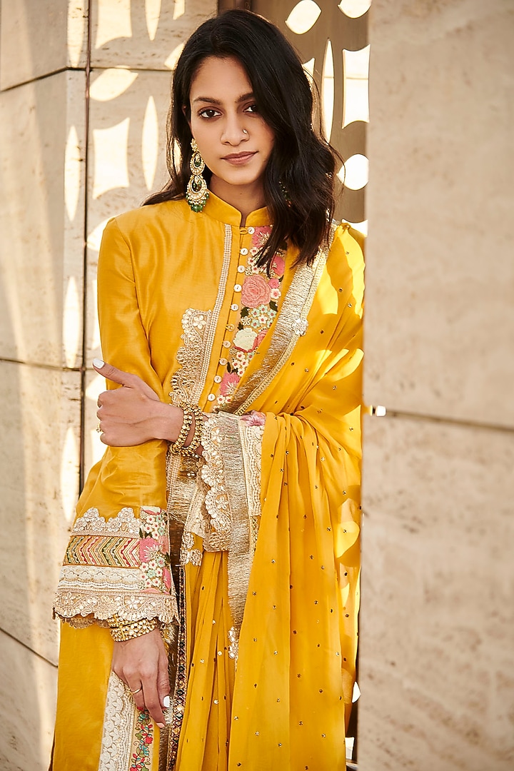 Mustard Chanderi Kurta Set by Varun Bahl at Pernia's Pop Up Shop