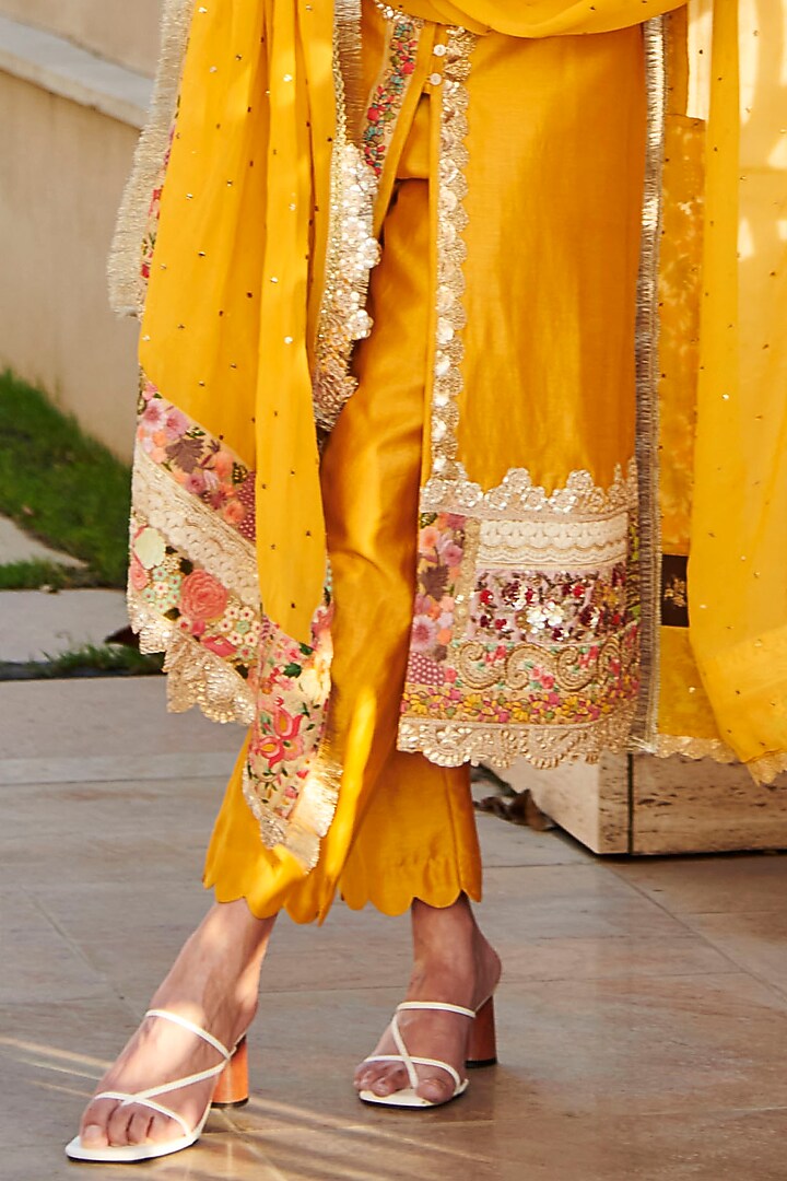 Mustard Chanderi Kurta Set by Varun Bahl at Pernia's Pop Up Shop