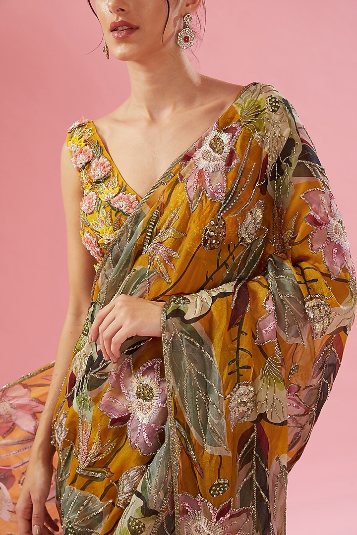 Mustard Organza Digital Printed & Sequins Embroidered Stitched Reception Saree Set by Varun Bahl at Pernia's Pop Up Shop