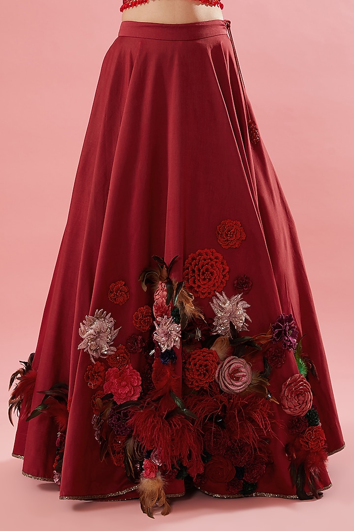 Red Chanderi Floral Embellished Circular Skirt Set by Varun Bahl at Pernia's Pop Up Shop