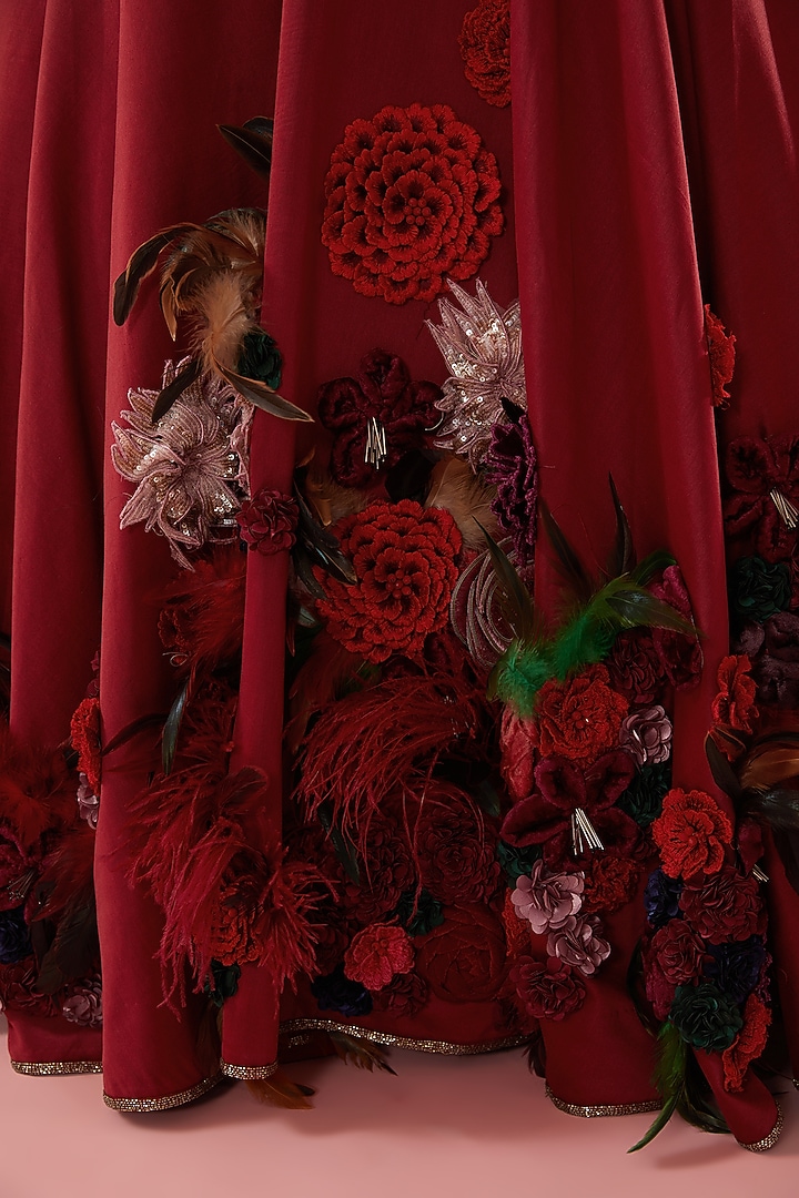 Red Chanderi Floral Embellished Circular Skirt Set by Varun Bahl at Pernia's Pop Up Shop