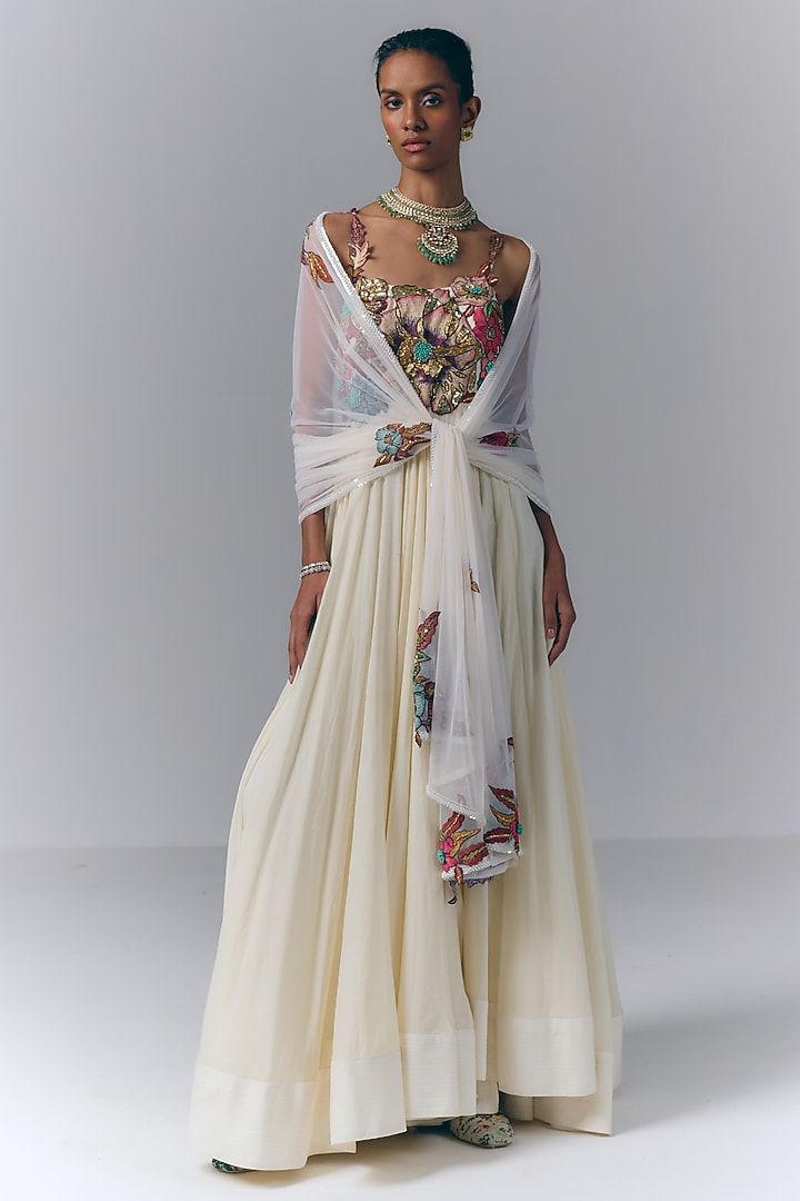 Ivory Mulmul Hand Embellished Bridal Anarkali With Dupatta by Varun Bahl at Pernia's Pop Up Shop