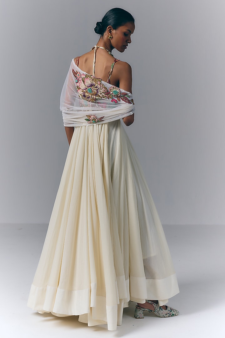 Ivory Mulmul Hand Embellished Bridal Anarkali With Dupatta by Varun Bahl at Pernia's Pop Up Shop
