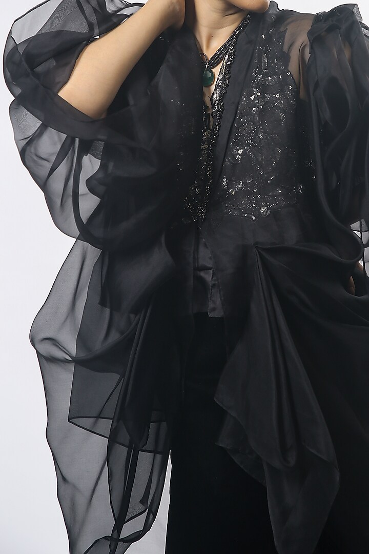 Black Embroidered Cape Set by Varun Bahl at Pernia's Pop Up Shop