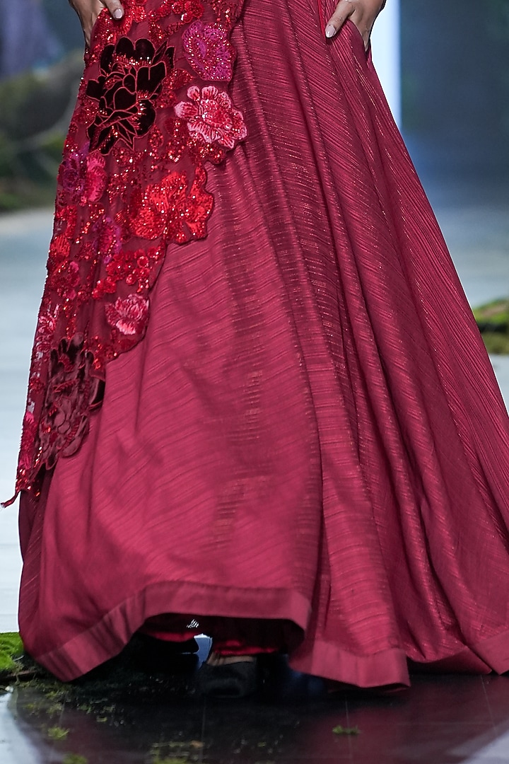 Red Lurex & Net Floral Embroidered Bridal Lehenga Set by Varun Bahl at Pernia's Pop Up Shop