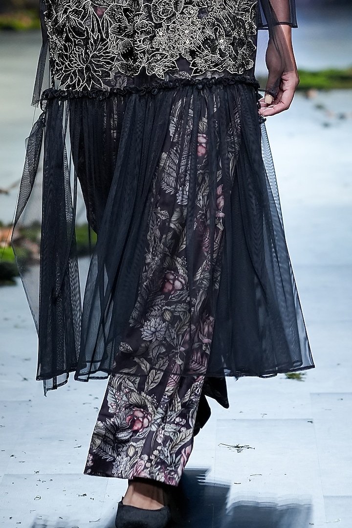 Black Sheer Fabric Applique & Sequins Embellished Kurta Set by Varun Bahl at Pernia's Pop Up Shop