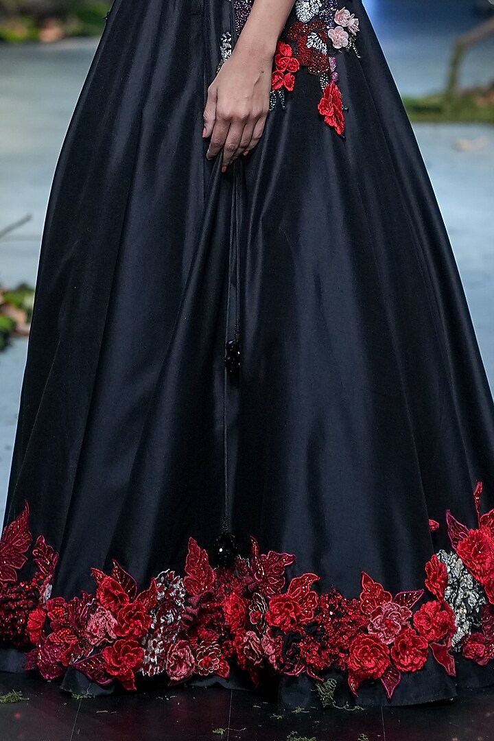 Black Net & Chanderi Floral Embroidered Bridal Lehenga Set by Varun Bahl at Pernia's Pop Up Shop