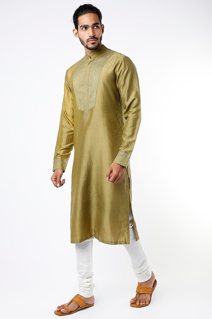 Antique Gold Spun Silk Kurta Set by Varun Bahl Men at Pernia's Pop Up Shop