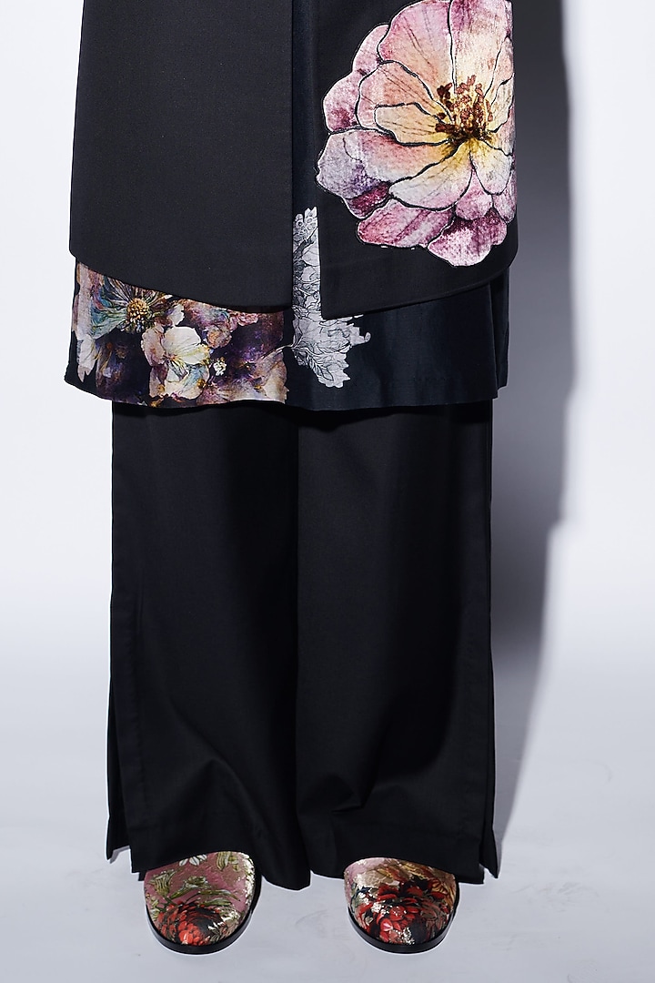 Black Chanderi & Dupion Applique Embroidered Groom Sherwani Set by Varun Bahl Men at Pernia's Pop Up Shop