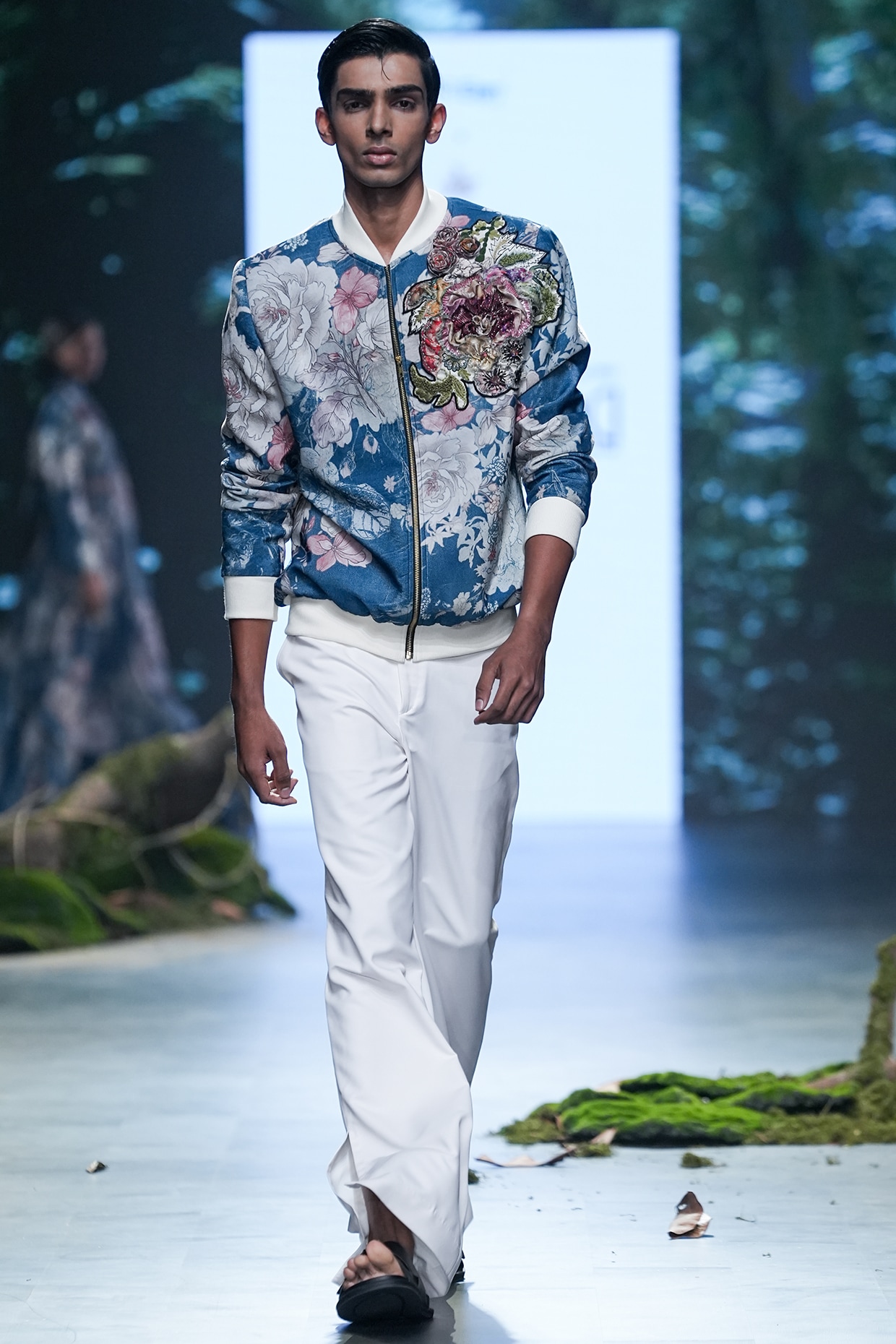 MIdnight Blue Velvet Floral Printed Bomber Jacket Set by Varun Bahl Men at Pernia s Pop Up Shop 2024