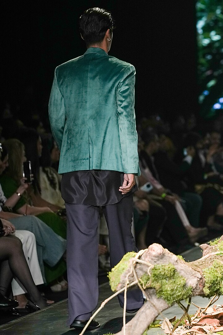 Bottle Green Velvet Floral Motif Hand Embroidered Jacket Set by Varun Bahl Men at Pernia's Pop Up Shop