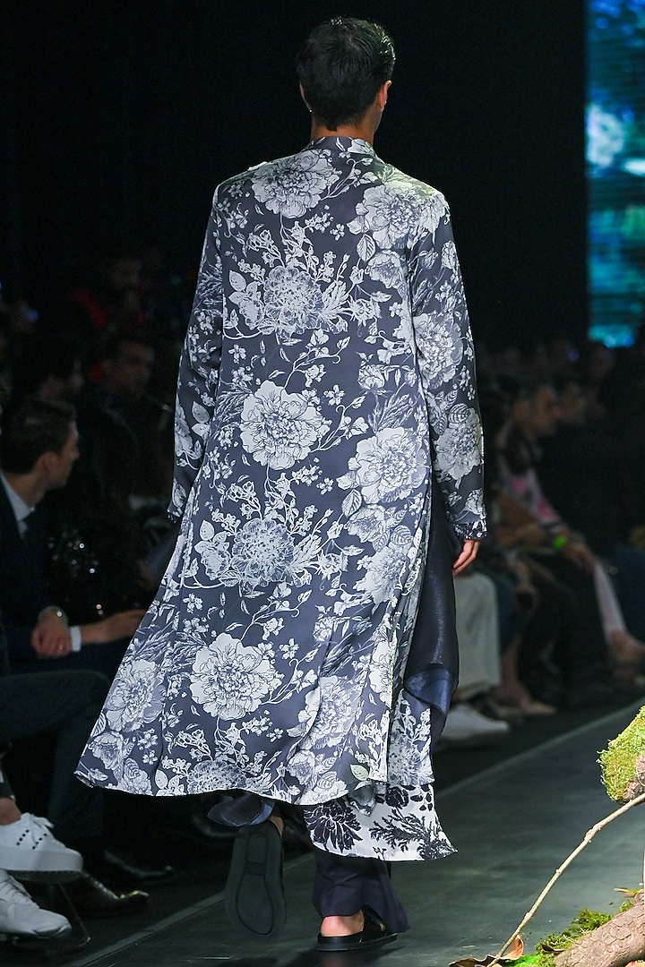 Grey & Ivory Poly Organza Printed Kurta Set by Varun Bahl Men at Pernia's Pop Up Shop