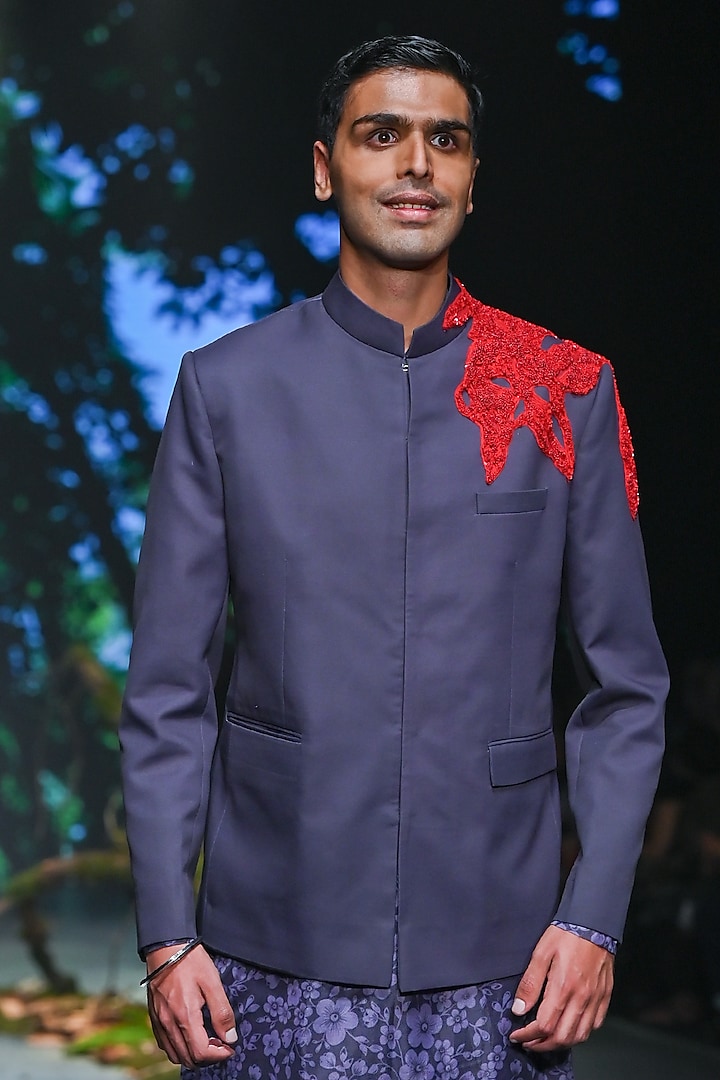 Black Suiting Embellished Groom Bandhgala Set by Varun Bahl Men at Pernia's Pop Up Shop