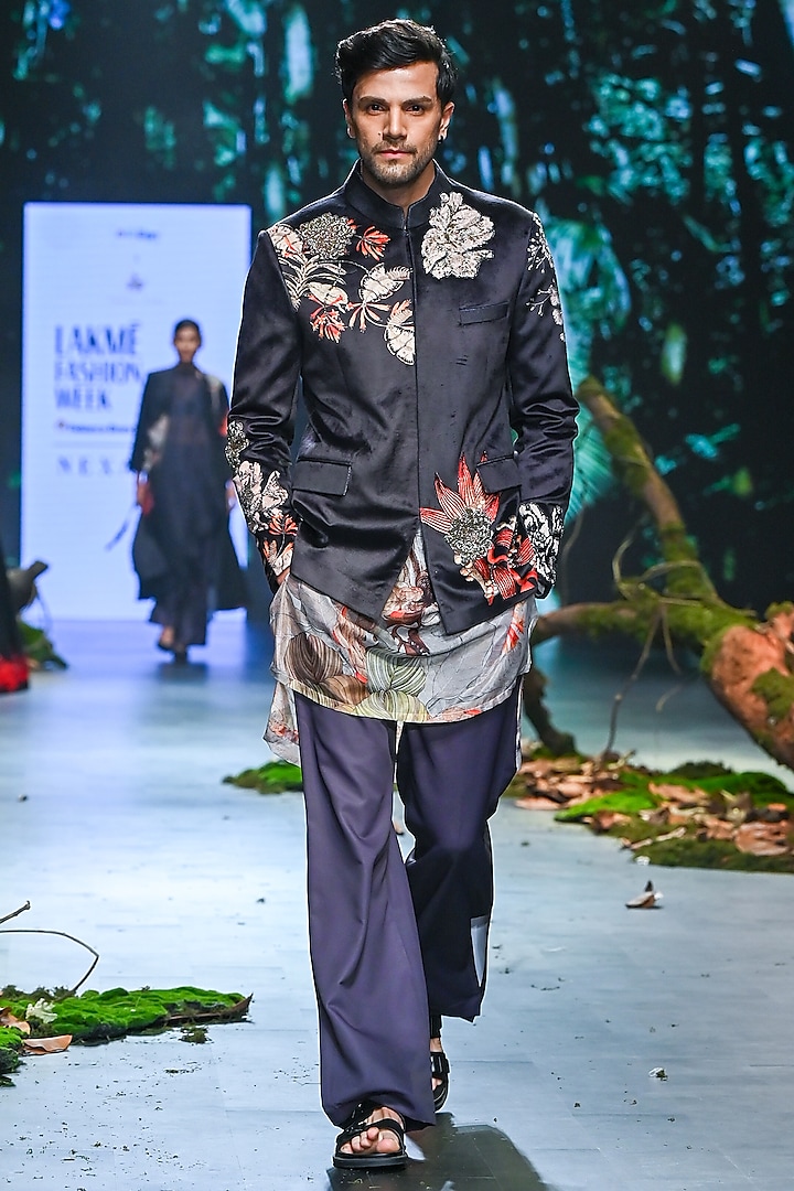Black Velvet Floral Embellished Bandhgala Set by Varun Bahl Men