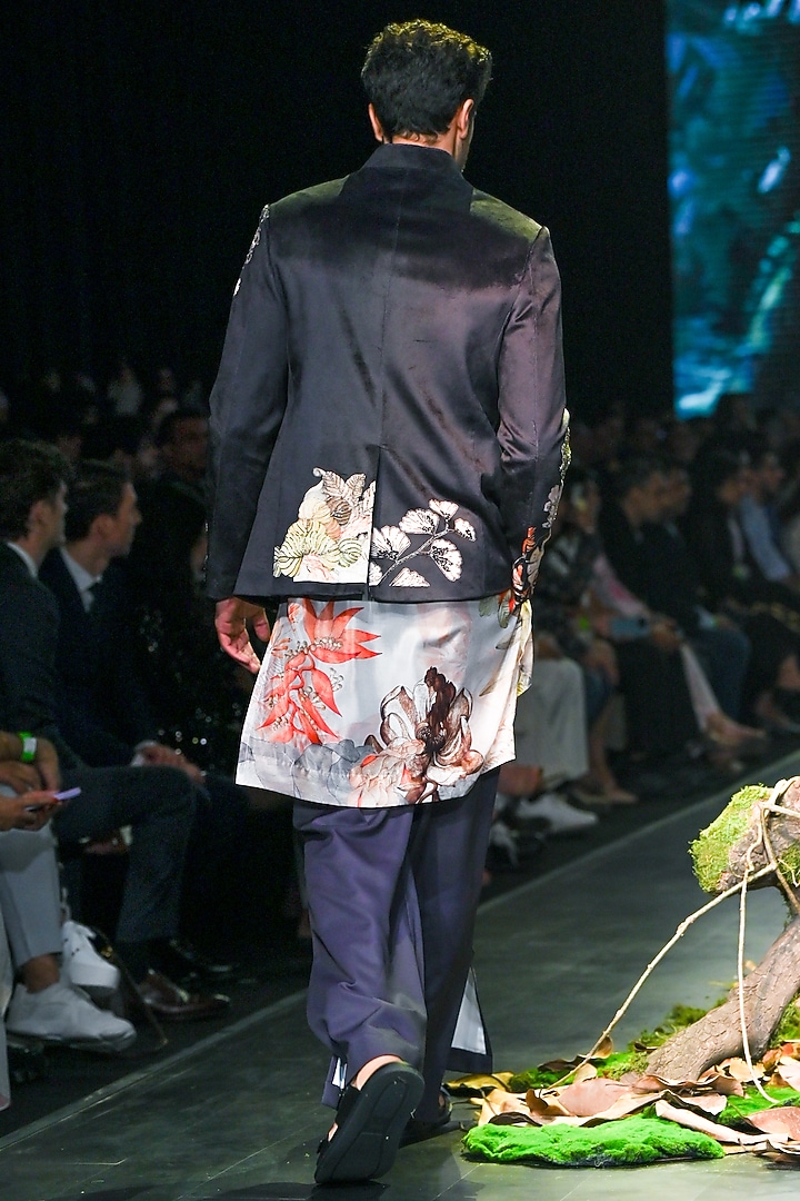 Black Velvet Floral Embellished Groom Bandhgala Set by Varun Bahl Men at Pernia's Pop Up Shop