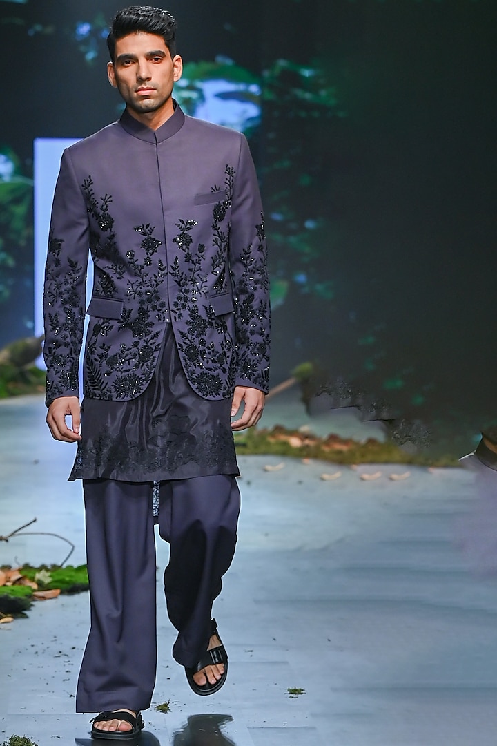 Black Suiting Cutdana Embellished Bandhgala Set by Varun Bahl Men