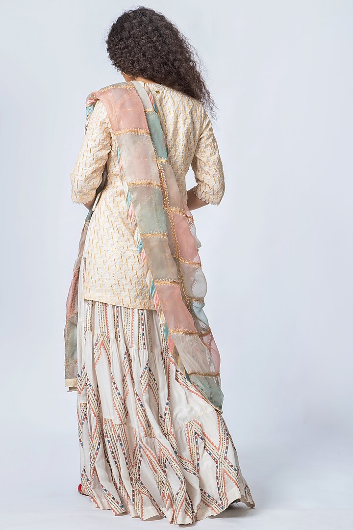 Ivory Embroidered Kurta Set by Verb by Pallavi Singhee at Pernia's Pop Up Shop