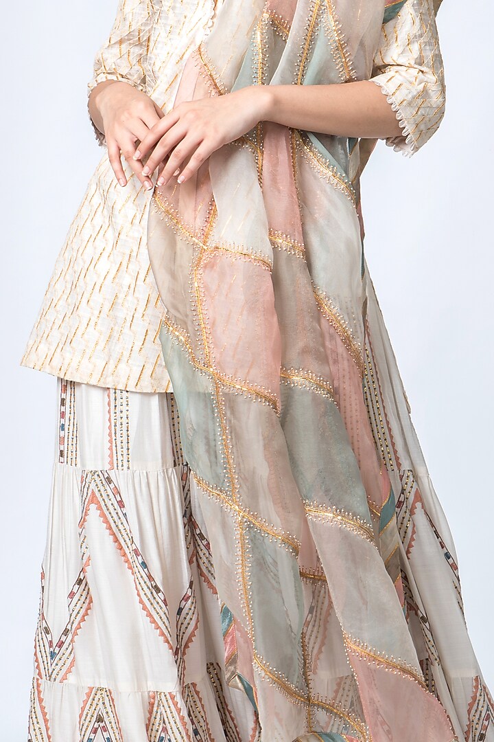 Ivory Embroidered Kurta Set by Verb by Pallavi Singhee at Pernia's Pop Up Shop