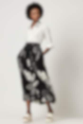 Black & White Rayon Floral Printed Box Pleated Skirt by Varun Bahl Pret at Pernia's Pop Up Shop