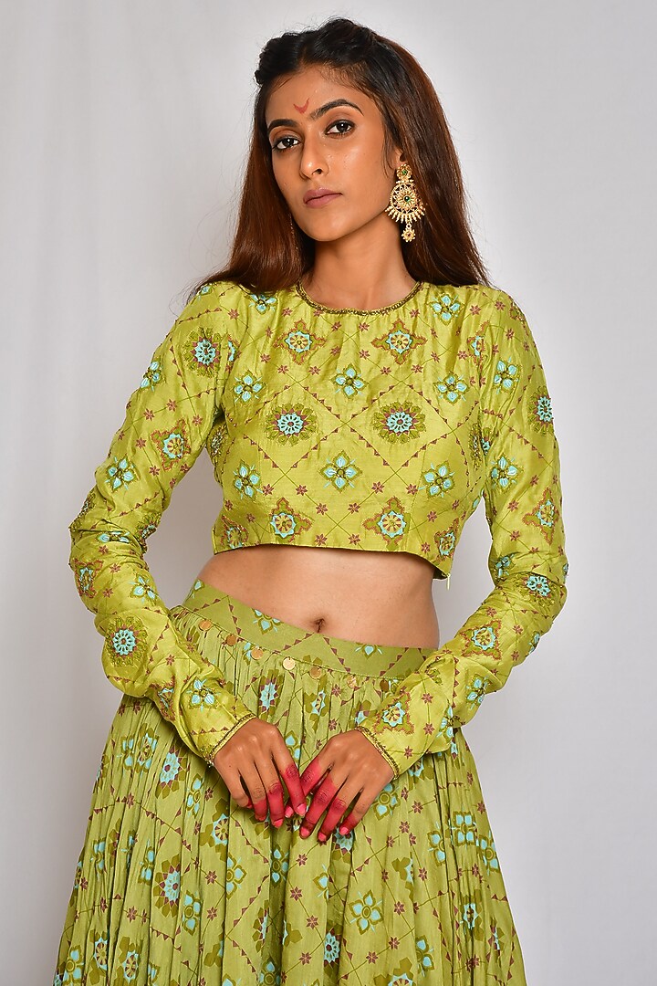 Leaf Green Hand Embroidered Skirt Set by Vaibhavi & Sejal at Pernia's Pop Up Shop