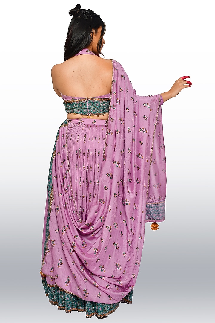 Light Purple Hand Embroidered Skirt Set by Vaibhavi & Sejal at Pernia's Pop Up Shop