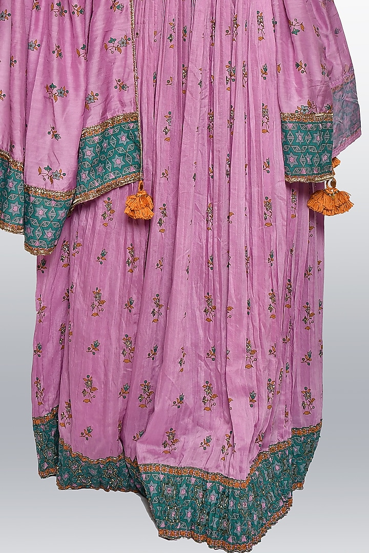 Light Purple Hand Embroidered Skirt Set by Vaibhavi & Sejal at Pernia's Pop Up Shop
