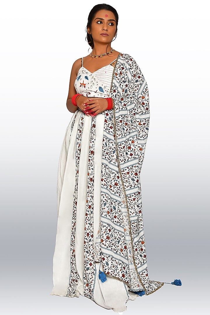 White Printed Skirt Set by Vaibhavi & Sejal
