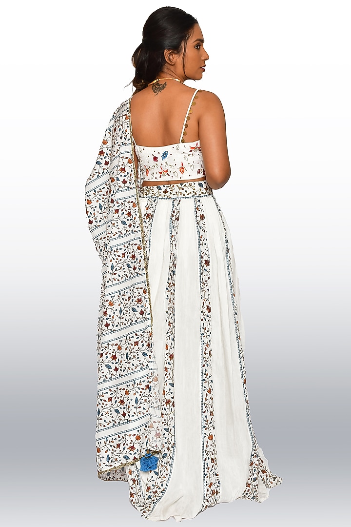 White Printed Skirt Set by Vaibhavi & Sejal at Pernia's Pop Up Shop