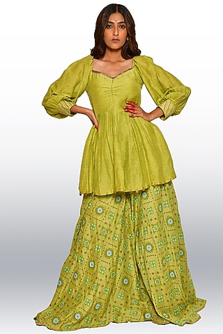 Leaf Green Hand Embroidered Short Kurta Set by Vaibhavi & Sejal