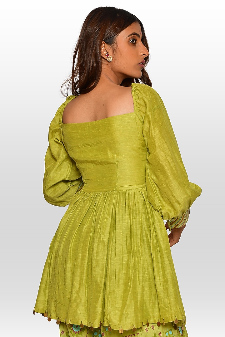 Leaf Green Hand Embroidered Short Kurta Set by Vaibhavi & Sejal at Pernia's Pop Up Shop