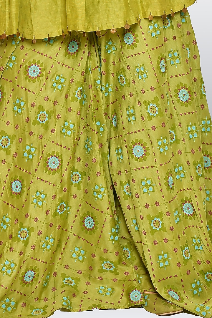 Leaf Green Hand Embroidered Short Kurta Set by Vaibhavi & Sejal at Pernia's Pop Up Shop
