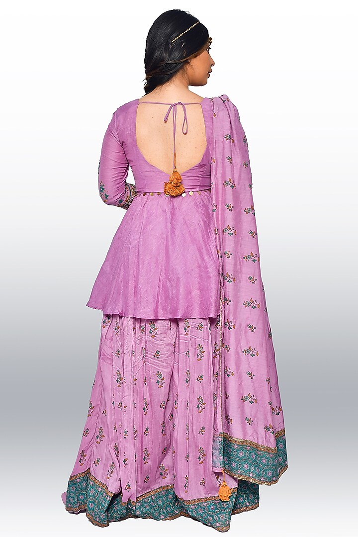 Mauve Hand Embroidered Kurta Set by Vaibhavi & Sejal at Pernia's Pop Up Shop
