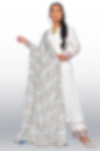 White Linen Silk Kurta Set by Vaibhavi & Sejal