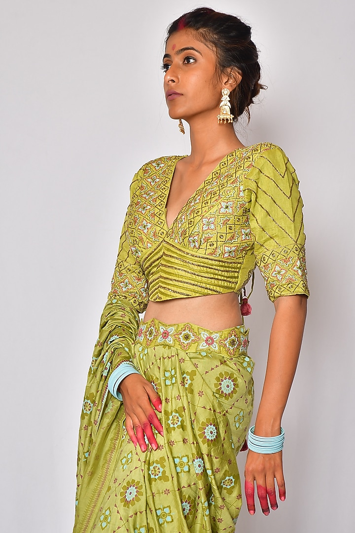 Sea Green Muslin Silk Hand Painted Wedding Saree Set by Vaibhavi & Sejal at Pernia's Pop Up Shop