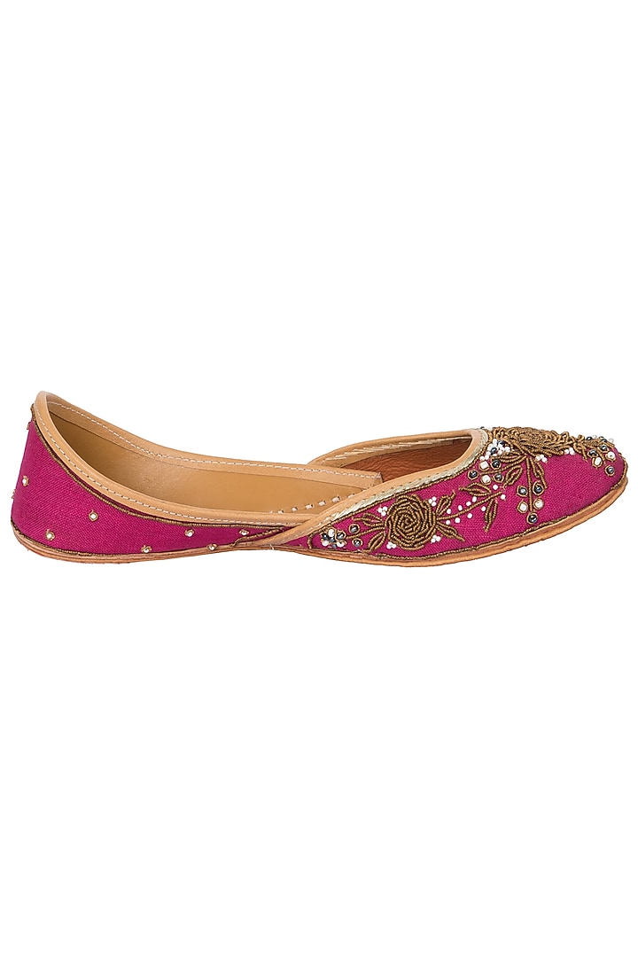Red zardozi embroidered juttis available only at Pernia's Pop Up Shop.