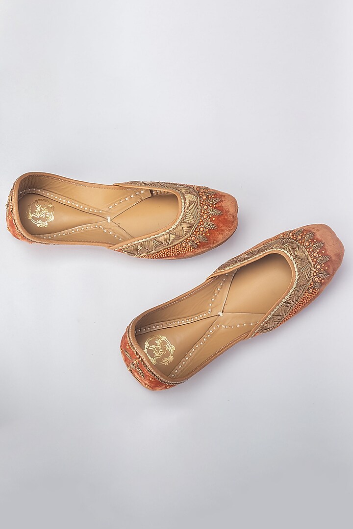 Orange embroidered zardozi work and pearl juttis available only at Pernia's Pop Up Shop.