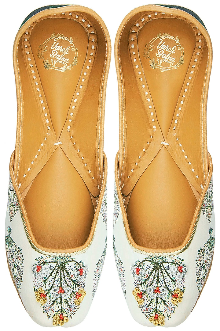 White and black embroidered juttis available only at Pernia's Pop Up Shop.