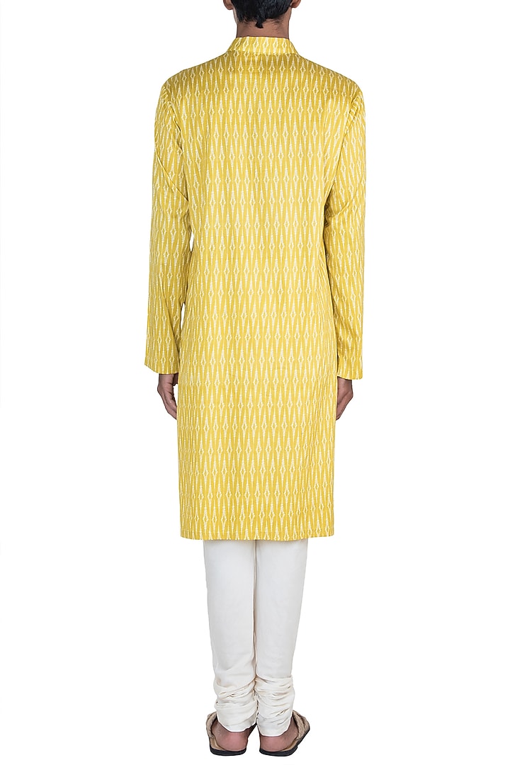 Mustard Printed Kurta Set by Varun Bahl Men at Pernia's Pop Up Shop