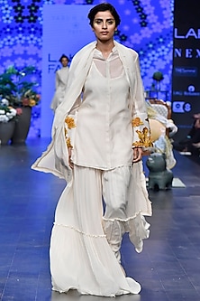 Ivory Embroidered Gharara Set Design by Varun Bahl at Pernia's Pop Up ...