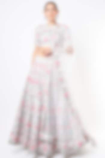 White Bridal Lehenga Set With Floral Work by Varun Chakkilam at Pernia's Pop Up Shop