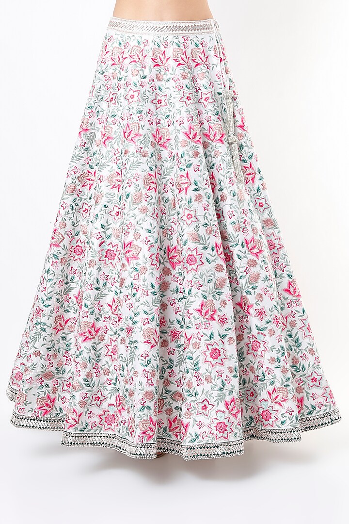 White Bridal Lehenga Set With Floral Work by Varun Chakkilam at Pernia's Pop Up Shop