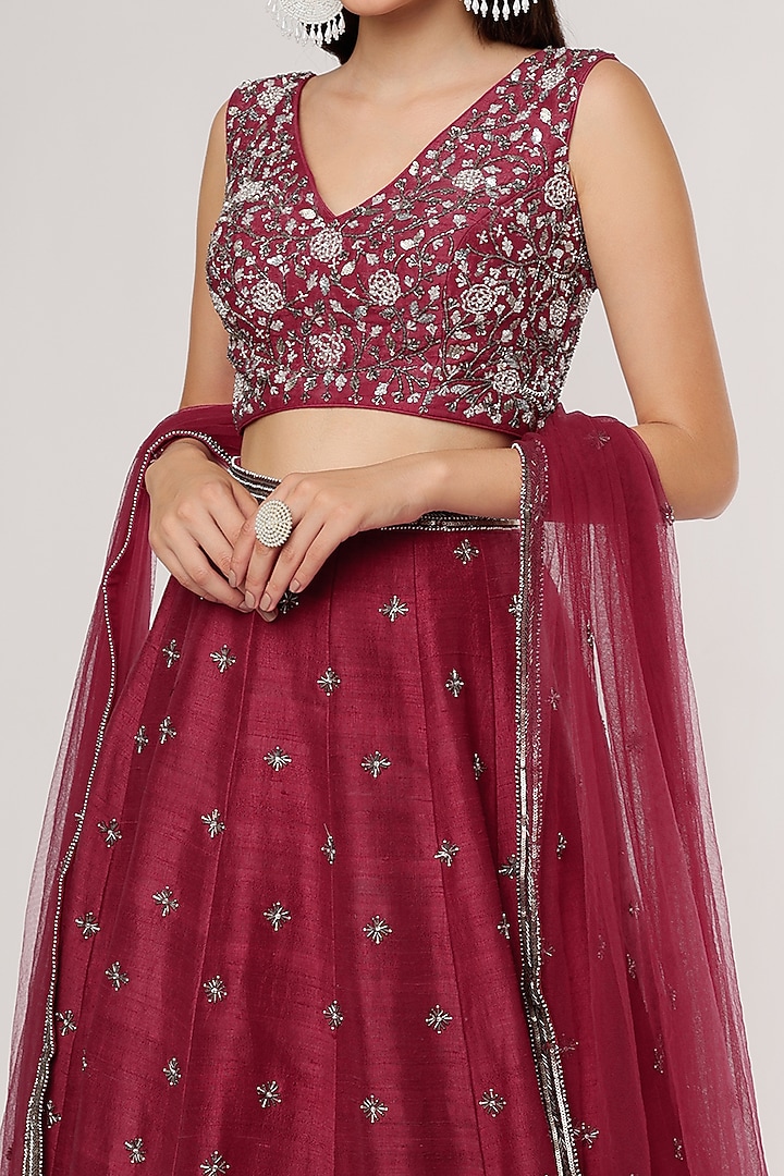 Red Organza Embroidered Wedding Lehenga Set by Varun Chakkilam at Pernia's Pop Up Shop