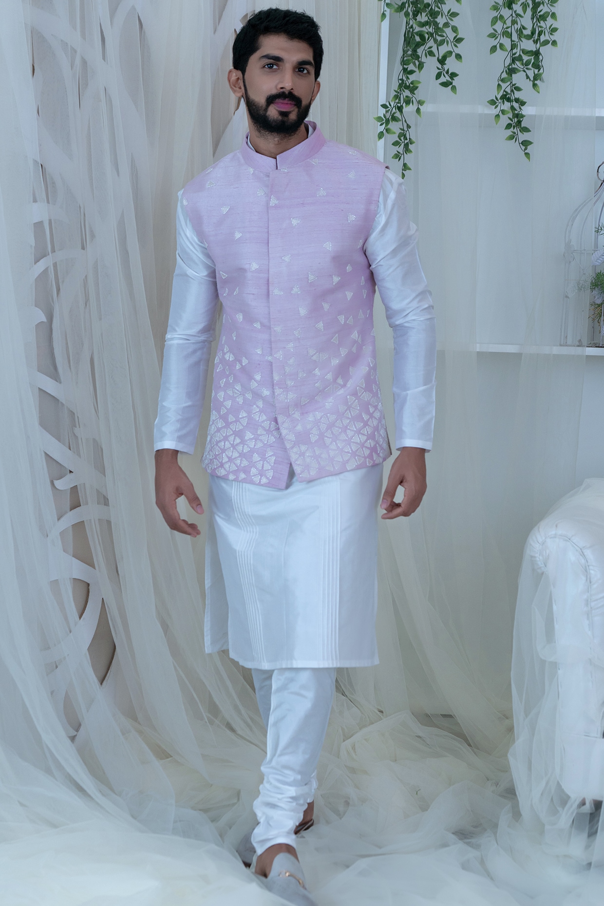 Mauve Raw Silk Pintucks Bundi Jacket Set by Varun Chakkilam Men at Pernia s Pop Up Shop 2024