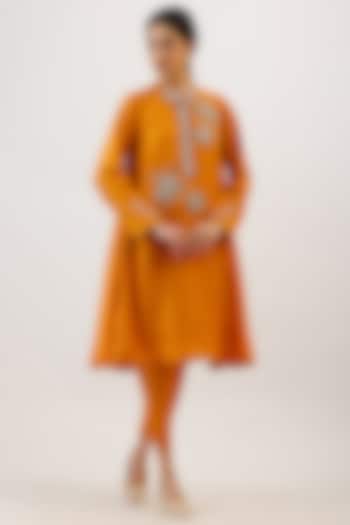 Mustard Pure Silk Floral Embroidered Kurta Set by Vidushi Gupta at Pernia's Pop Up Shop