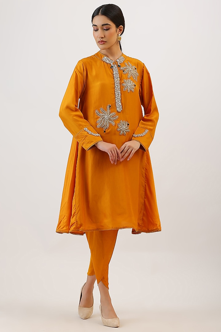 Mustard Pure Silk Floral Embroidered Kurta Set by Vidushi Gupta at Pernia's Pop Up Shop