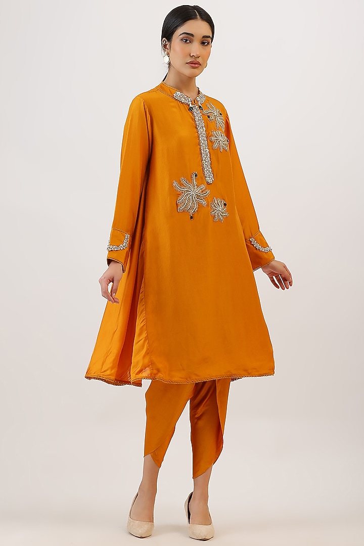 Mustard Pure Silk Floral Embroidered Kurta Set by Vidushi Gupta at Pernia's Pop Up Shop