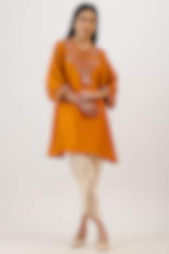 Mustard Pure Silk Floral Embroidered Layered Kurta Set by Vidushi Gupta at Pernia's Pop Up Shop
