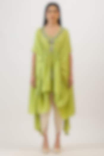 Green Pure Silk Floral Embroidered Cape Set by Vidushi Gupta at Pernia's Pop Up Shop