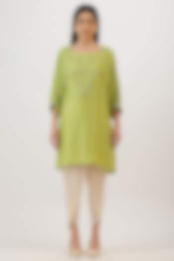 Green Pure Silk Botanical Embroidered Kurta Set by Vidushi Gupta at Pernia's Pop Up Shop
