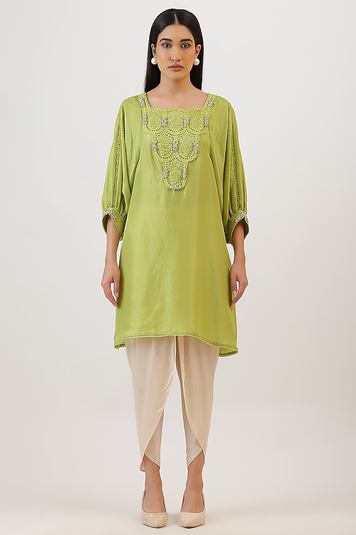 Green Pure Silk Botanical Embroidered Kurta Set by Vidushi Gupta at Pernia's Pop Up Shop